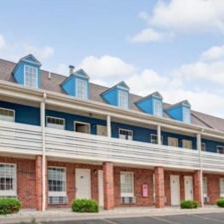 Travelodge By Wyndham Canton-Livonia Area, Mi Kültér fotó